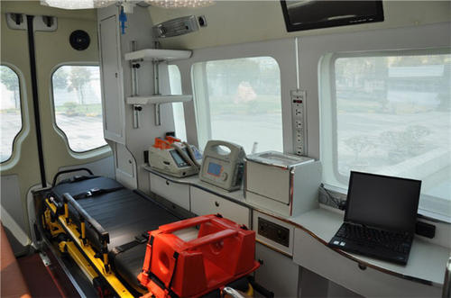 聂荣县救护车内部